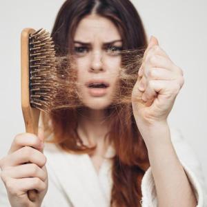 solusi rambut rontok ketombe